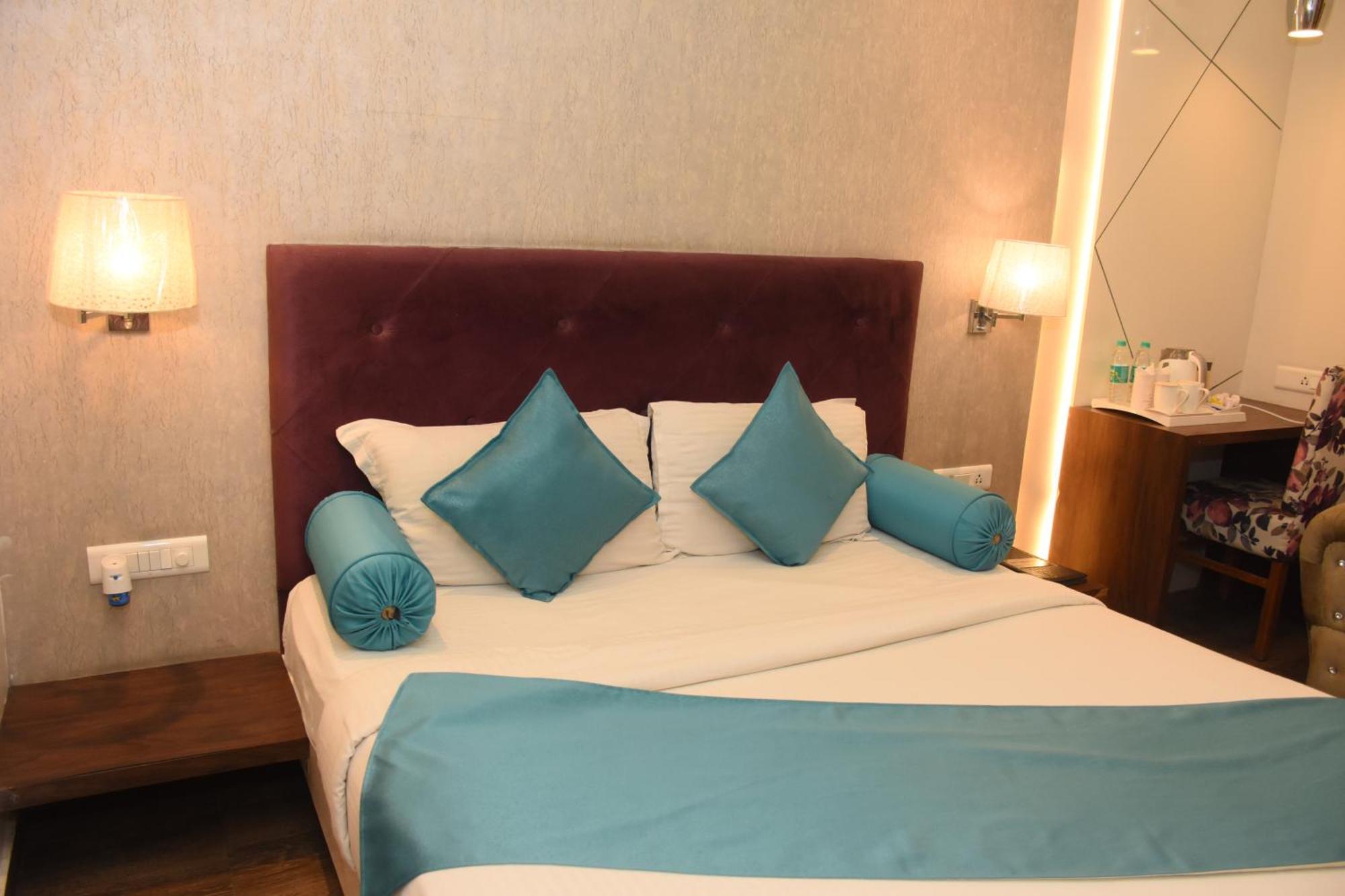 Hotel Gurveer Royal Lucknow Exterior photo