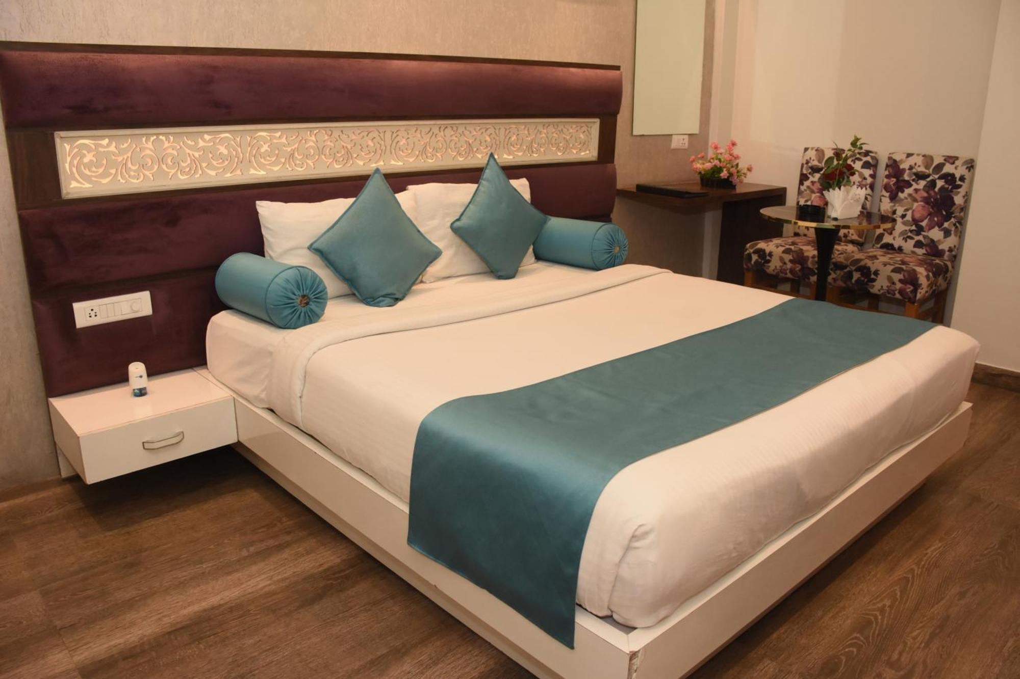 Hotel Gurveer Royal Lucknow Exterior photo