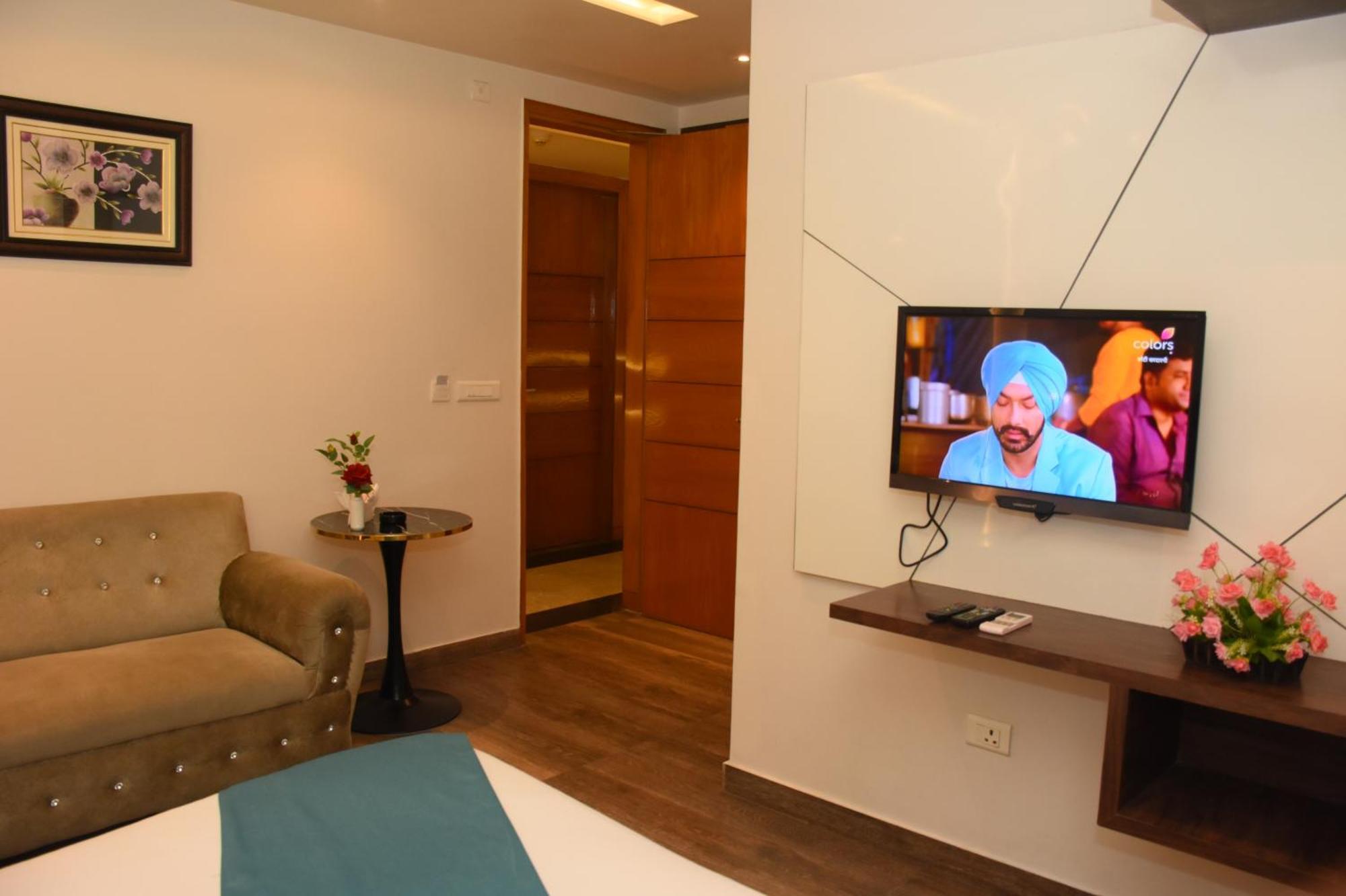Hotel Gurveer Royal Lucknow Exterior photo