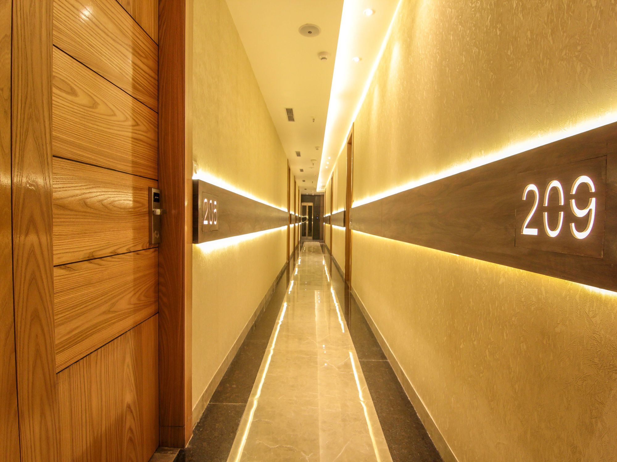 Hotel Gurveer Royal Lucknow Exterior photo